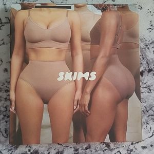 SKIMS SCULPTING MID WAIST BRIEF | MARBLE